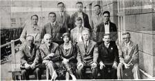 Thirteen Bund delegates to the Socialist International pose for a group photo. Anna Rozental is the only woman in the photo.