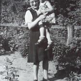 Clementine Bern-Zernik holding Marijke Hartsuiker, c. 1947