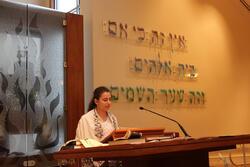 Yana Kozukhin at the Bimah