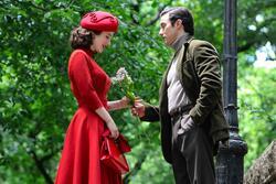 Rachel Brosnahan accept flowers from a man. 