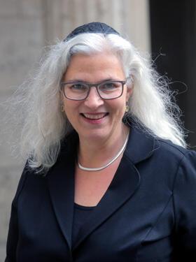 headshot of Rabbi Elisa Klapheck