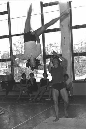 Agnes Keleti training a student