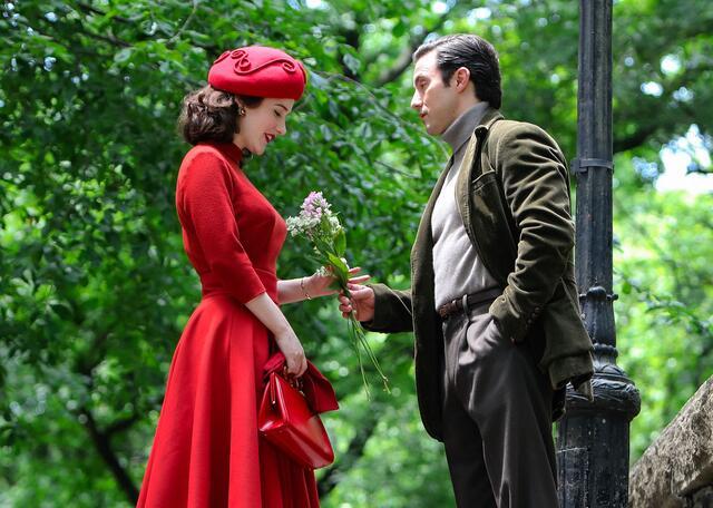 Rachel Brosnahan accept flowers from a man. 